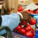 El índice de precios de la canasta de consumo mínimo, conformada por 176 productos y servicios, creció un 1.22% mensual y un 5.6% anual.
