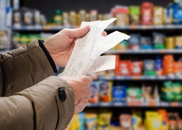 El OVF señaló que los sectores que registraron mayores aumentos en mayo fueron alimentos (31%), vestido y calzado (34.3%), salud (34.9%) y educación (35%).