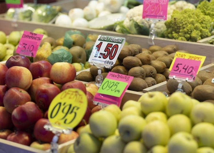 Los alimentos, alcohol y tabaco, se encarecieron un 2.3%.