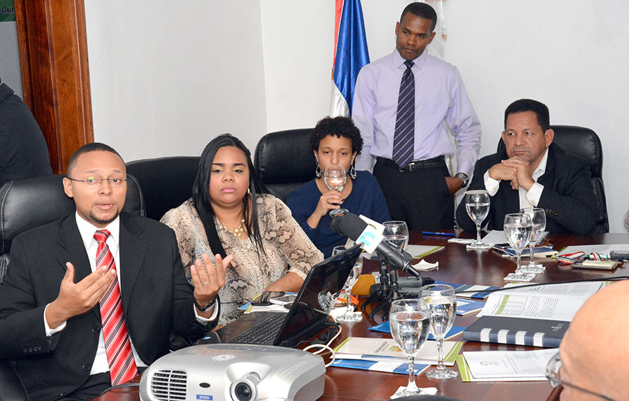 Directivos del OPD presentan informe sobre Ley 28-01 a la Dirección General de Desarrollo Fronterizo. | Gabriel Alcántara