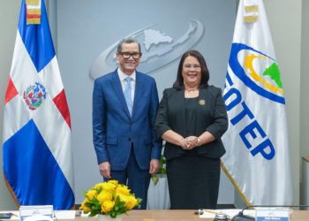 Olivares destacó la trayectoria y méritos de Morla Pineda, señalando que su designación reconoce una carrera construida con compromiso y resultados dentro de la institución.