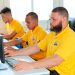 Jóvenes optan por la preparación técnico profesional para impulsar su futuro.