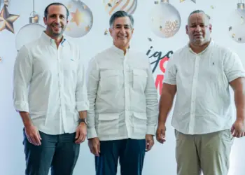 El sector empresarial estuvo representado por el presidente ejecutivo (CEO) del Grupo Martí, Carlos José Martí; por los expresidentes de ANJE, Radhamés Martínez, Luis Manuel Pellerano y Jaime Senior.