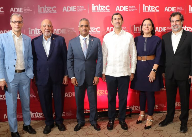 Explica foro fue concebido con el propósito de facilitar un intercambio de ideas para transformar el sector eléctrico dominicano.