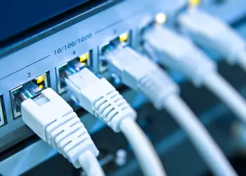 El Indotel, para junio de 2024, el país contaba con 10,980,365 suscriptores de internet (46.9% de la población) y 10,600,130 usuarios de telefonía móvil (45.3%).