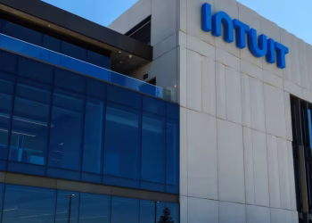 Intuit, indica que utilizará la tecnología de OpenAI dentro de su propio sistema de IA generativa, llamado GenOS.