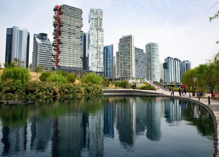 Las cifras son un reflejo del comportamiento de la economía de México, que creció un 0.2% trimestral y un 2.1% interanual de abril a junio.