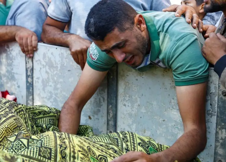 Se estima que miles de prisioneros gazatíes, entre ellos muchos en detención administrativa (sin cargos ni juicio) están en custodia israelí.