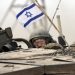 Soldados israelíes sobre tanques de guerra. - Fuente externa.