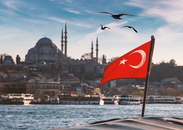 El ministro de Finanzas, Mehmet Simsek, destacó que la inflación de diciembre fue la más baja en 19 meses en términos mensuales con un 1.0%.- Fuente externa.