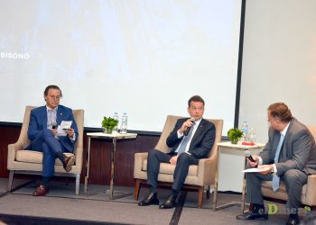 Víctor Bisonó, durante panel de preguntas con miembros de la ADEIC. | Lésther Álvarez