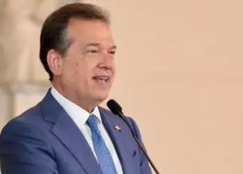 Sobre el comportamiento del comercio exterior, el ministro aseguró que las exportaciones dominicanas continúan en crecimiento y la inversión extranjera directa sigue llegando en niveles récord.