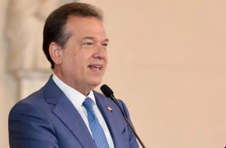 Sobre el comportamiento del comercio exterior, el ministro aseguró que las exportaciones dominicanas continúan en crecimiento y la inversión extranjera directa sigue llegando en niveles récord.