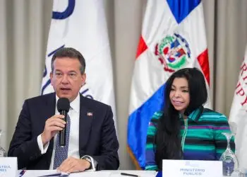 Ito Bisonó y Yeni Berenice Reynoso encabezaron la reunión del Consejo Interinstitucional Público-Privado de Prevención del Comercio Ilícito.