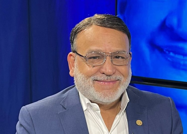 Iván García dice que no era justo que en menos de 60 días ocurriese un desplazamiento de un 7% en el tipo de cambio del peso dominicano con respecto al dólar.