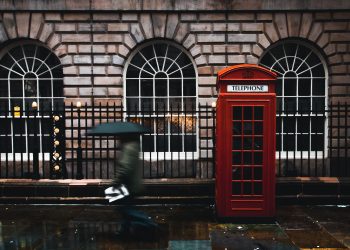 En los doce meses hasta noviembre, los precios avanzaron un 4.4%, frente a un 7.4% el mes anterior. | Jack Finnigan, Unsplash.