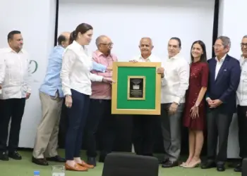 Osmar C. Benítez destacó la importancia del trabajo en equipo y esfuerzo conjunto para lograr los avances alcanzados.