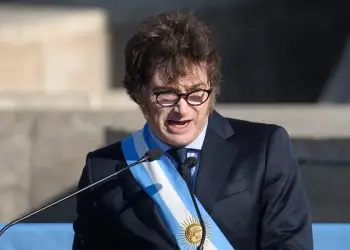 La protesta fue convocada un día antes de la toma de posesión presidencial, que tanto el presidente Nicolás Maduro como González Urrutia prometen asumir.