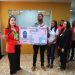 En la entrega participaron la miembro titular del Pleno y coordinadora de la zona Este, Hirayda Marcell Fernández en representación del Pleno de la JCE.