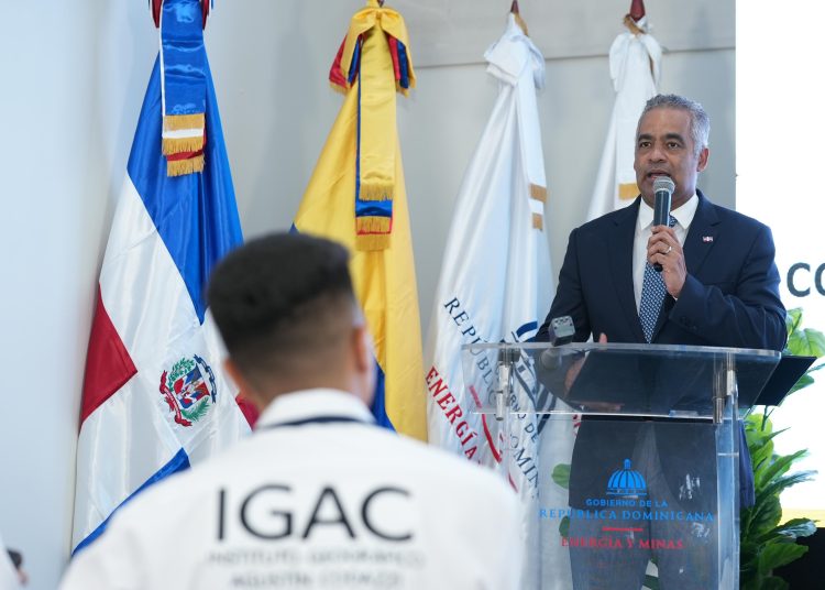 Ministro de Energía y Minas, Joel Santos.