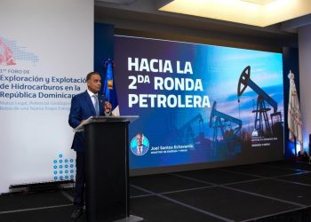 El ministro de Energía y Minas, Joel Santos, durante la presentación de la hoja de ruta técnica de la segunda ronda petrolera.