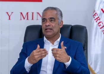 Santos destaca la contribución de los sectores energético, minero e hidrocarburos al crecimiento económico y la atracción de inversiones en la República Dominicana.