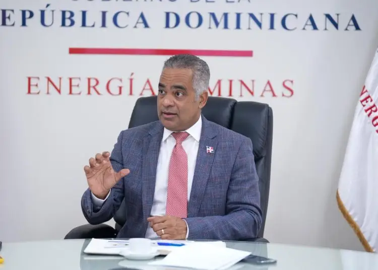 Sostuvo que la posición y el compromiso que ha asumido el Gobierno con la sociedad es siempre procurar que cada proyecto minero que se pretenda desarrollar agote todos los procesos de factibilidad correspondientes y los estudios medioambientales de lugar con la rigurosidad que requieren.