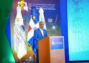 El ministro Energía y Minas, Joel Santos, durante la apertura del diálogo.