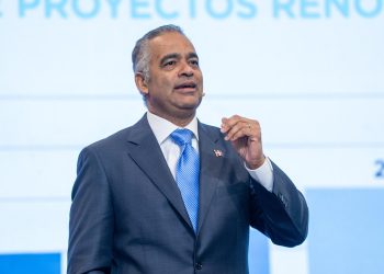 Santos recordó que, en la actualidad, en el país se están desarrollando 20 proyectos de energías renovables.
