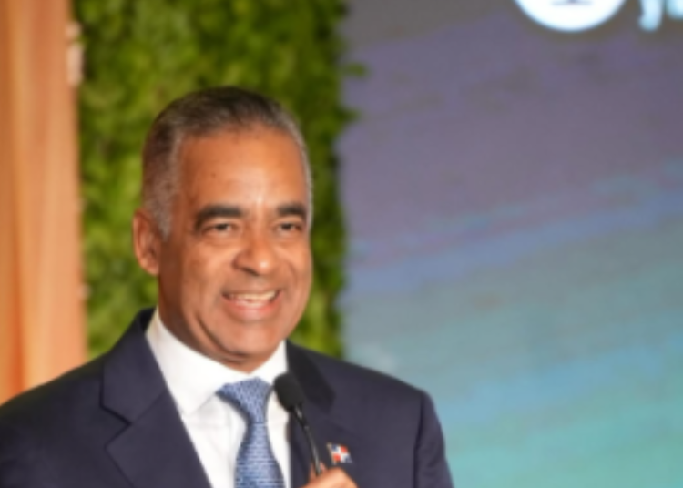 Santos plantea un cambio conceptual en relación entre energía y crecimiento económico.