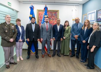 Brandon Olson, Lisa Jacobson, Joseph M. Humire, Michael Jensen, Joel Santos, Patricia Aguilera, Migue Díaz, Carmen Minaya y Edith Paulino, entre otros miembros de la delegación norteamericana.