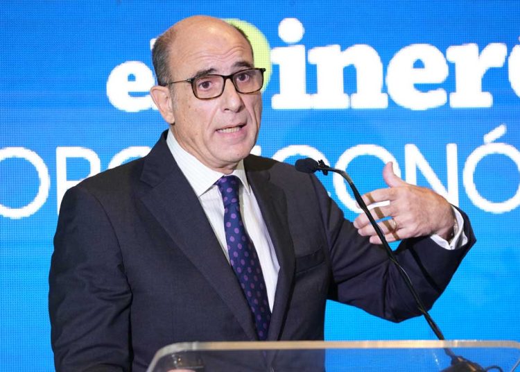 José Luis de Ramón durante su ponencia en el Foro Económico elDinero.