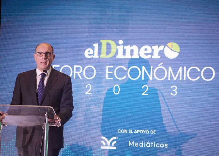 José Luis de Ramón plantea la necesidad de mejorar el nivel de salarios para que el desarrollo sea más equilibrado.