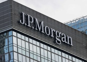 JPMorgan anuncia lanzamiento de "Security and Resiliency Initiative", un plan de US$1.5 billones a diez años para financiar industrias críticas para la seguridad nacional.