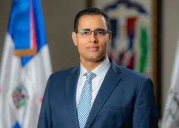 Sostuvo que el modelo económico dominicano muestra señales de agotamiento y que, sin grandes reformas, el país no podrá mantener un crecimiento dinámico.