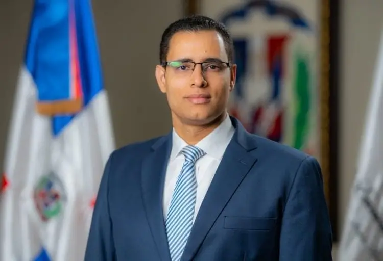 Sostuvo que el modelo económico dominicano muestra señales de agotamiento y que, sin grandes reformas, el país no podrá mantener un crecimiento dinámico.