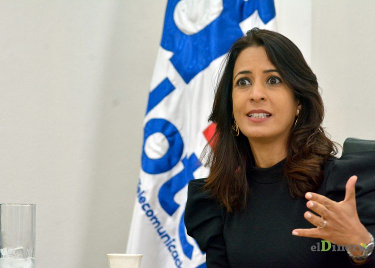 Julissa Cruz Abreu, directora ejecutiva del órgano rector de las telecomunicaciones.