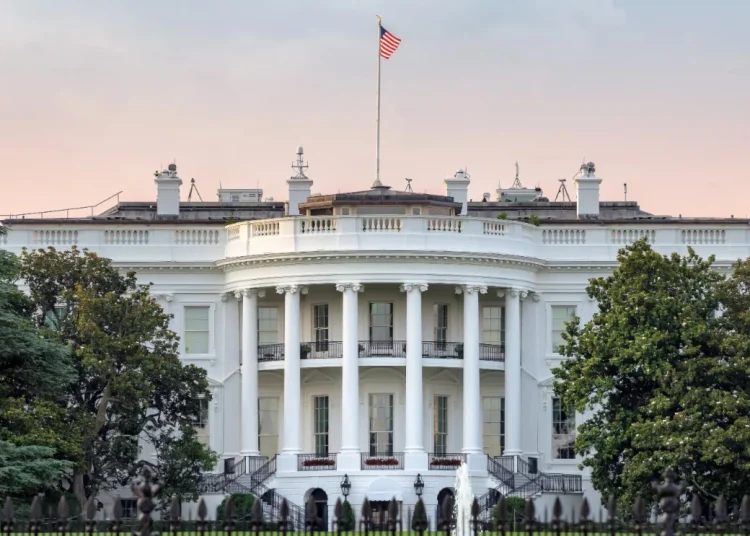 La embajada estadounidense en Catar recomendara a los ciudadanos estadounidenses residentes en el país "que se resguarden en sus hogares hasta nuevo aviso".