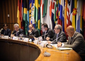La Cepal presentó un informe que plantea fortalecer la cooperación regional para enfrentar los cambios del escenario internacional.