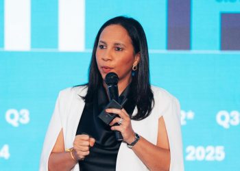 Jacqueline Mora cita que el 22% de la cartera bancaria en moneda extranjera está vinculada al turismo, mientras que el 24% de la IED se destina al sector.