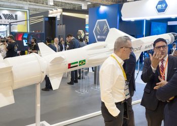 La feria LAAD en São Paulo reúne unas 140 empresas del sector de defensa y seguridad.