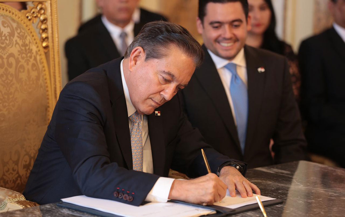 laurentino cortizo ley app