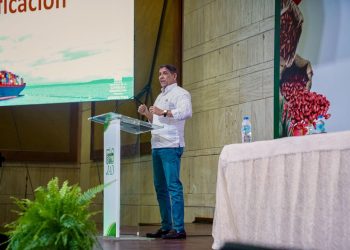 El titular de Agricultura vio positivo el uso de energías renovables, lo cual, a su juicio, es fundamental para reducir costos de producción y ser más competitivos.