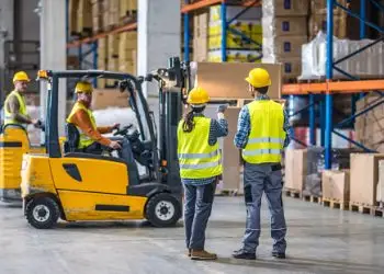 Al desglosar los datos por subsectores para el año actual (2023), se observa que el transporte de mercancías es el mayor generador de empleo dentro del sector logístico con una participación del 48% del empleo total.