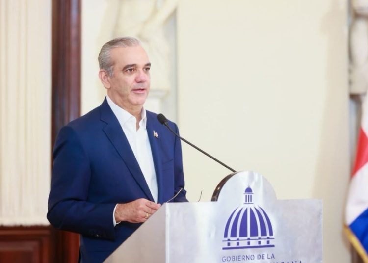 Abinader destaca a Viettel para romper oligopolio en el sector.