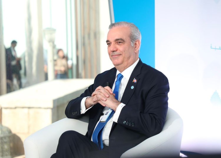 El jefe de Estado participó además en una mesa redonda sobre el Futuro de las Inversiones.