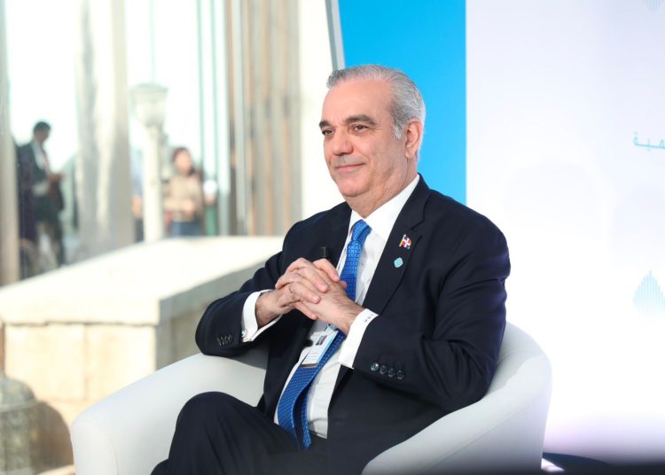 El jefe de Estado participó además en una mesa redonda sobre el Futuro de las Inversiones.