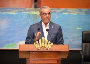 Abinader dice en Guyana que promueve la restauración de cuencas hidrográficas, manglares, humedales y arrecifes de coral.