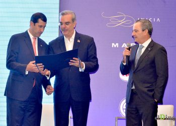 Roberto Herrera, Luis Abinader y William Malamud. | Lésther Álvarez