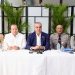 En compañía del jefe de Estado están los ministros, de Defensa, teniente general Carlos Antonio Fernández Onofre; de la Presidencia, José Ignacio Paliza; de Interior y Policía, Faride Raful, entre otros.